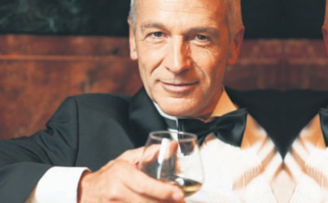 Constantin von Hohenstein. Co dzisiaj czyni z mężczyzny światowca