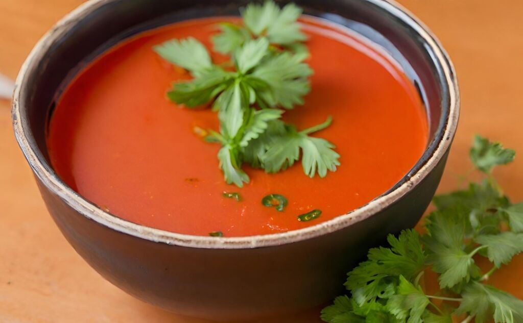 zupa chŁodnik pomidorowy z chilli ze ŚwieŻĄ kolendrĄ